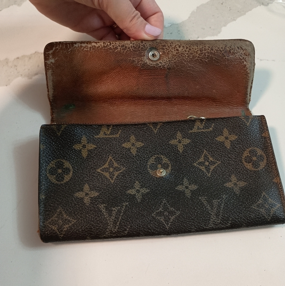 Authentic Vintage Louis Vuitton Monogram Sarah long Wallet - Picture 8 of 15